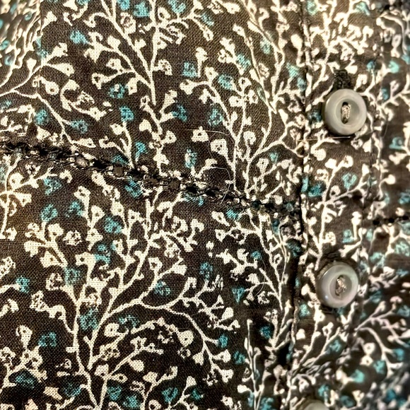 Eddie Bauer Women’s Tiny Floral Tank Top with Button Opening Front Charcoal Teal - Picture 9 of 9